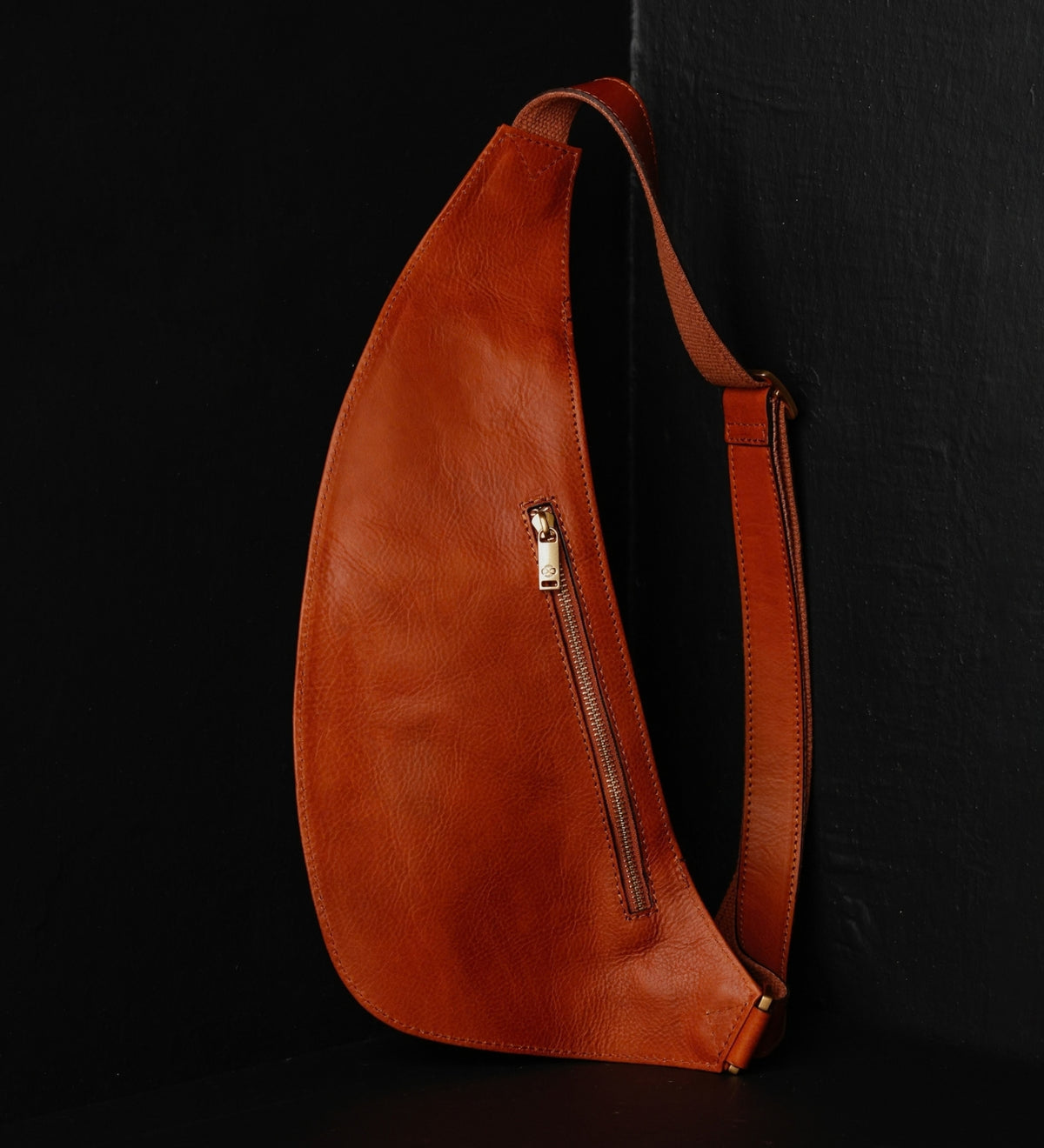Skórzana torba typu sling crossbody - The Monk